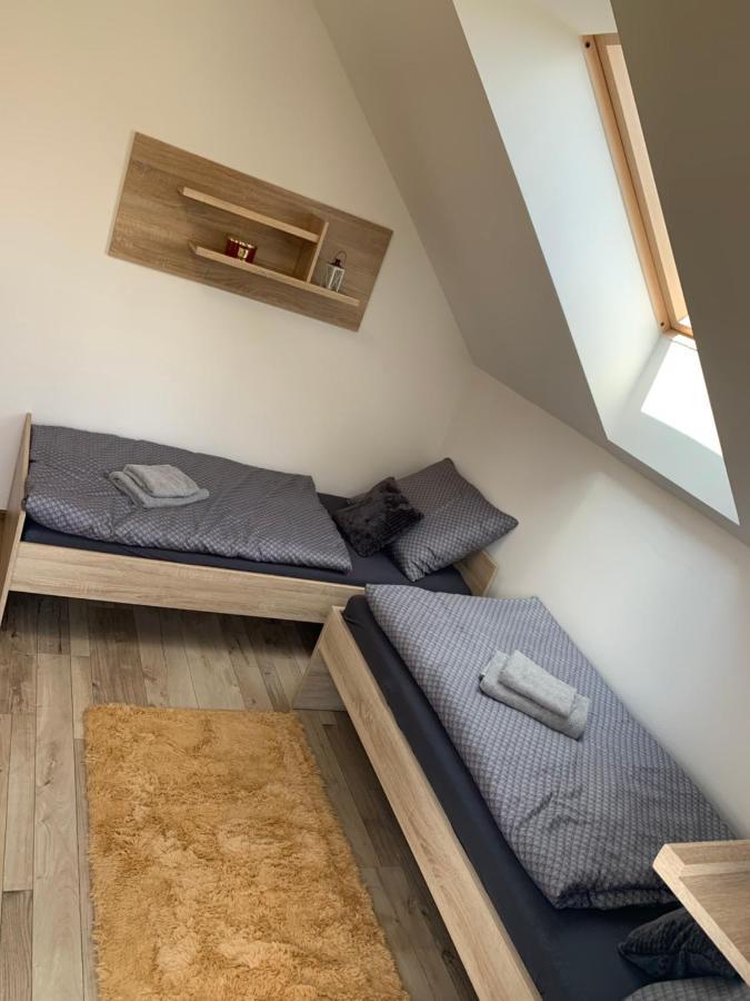 Cozy 2-Bedroom Vacation Apartment With Entire Top Floor Gaj  Экстерьер фото