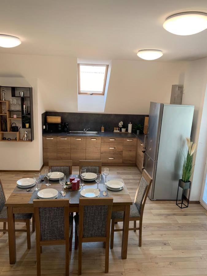 Cozy 2-Bedroom Vacation Apartment With Entire Top Floor Gaj  Экстерьер фото
