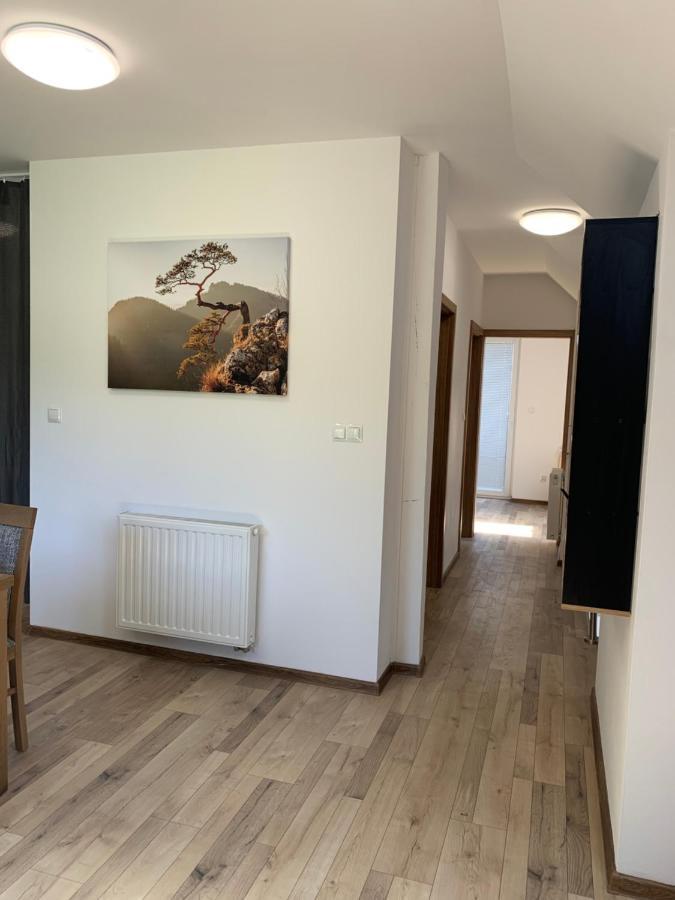 Cozy 2-Bedroom Vacation Apartment With Entire Top Floor Gaj  Экстерьер фото