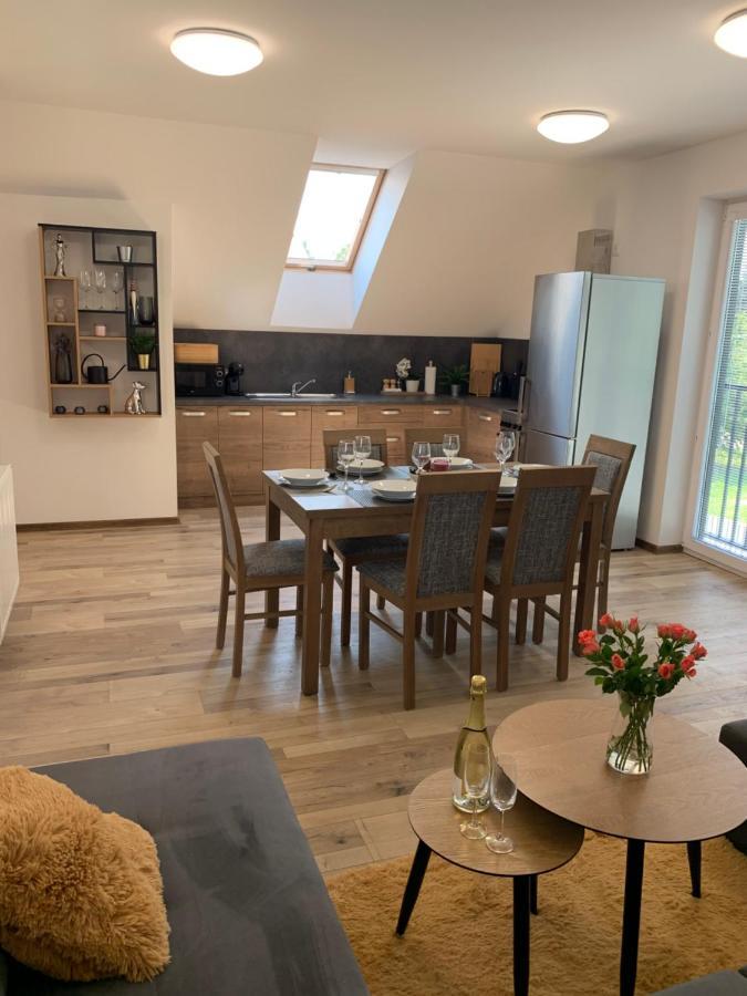 Cozy 2-Bedroom Vacation Apartment With Entire Top Floor Gaj  Экстерьер фото